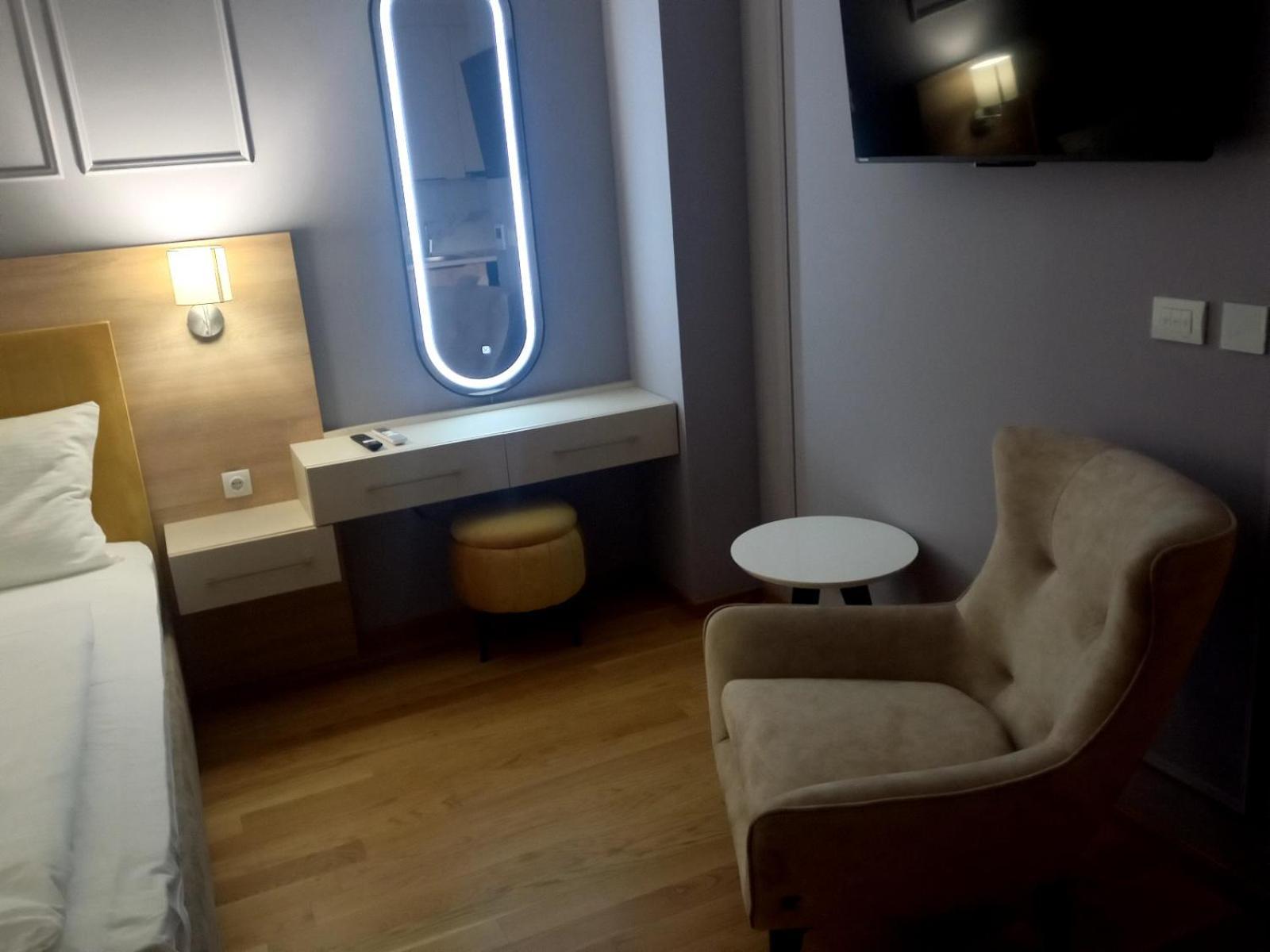 Mn Apartment *